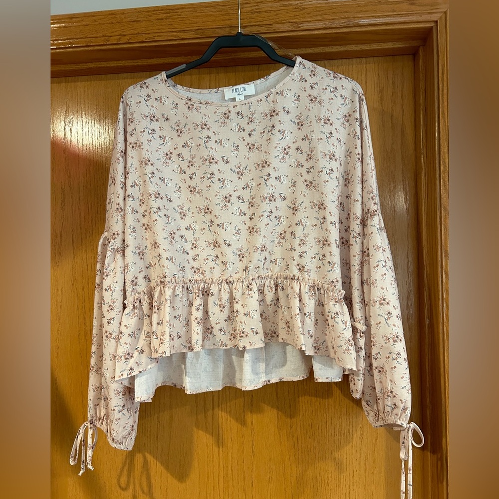 Taupe blouse with floral design. Peach Love California Size L.